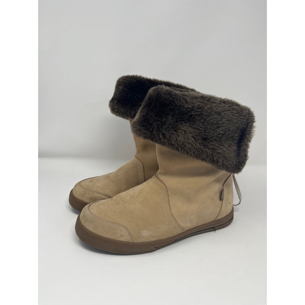 Rip Curl Women's Tan Suede Faux Fur Cuff Winter Boots Flat Sole Pull-On Size 8